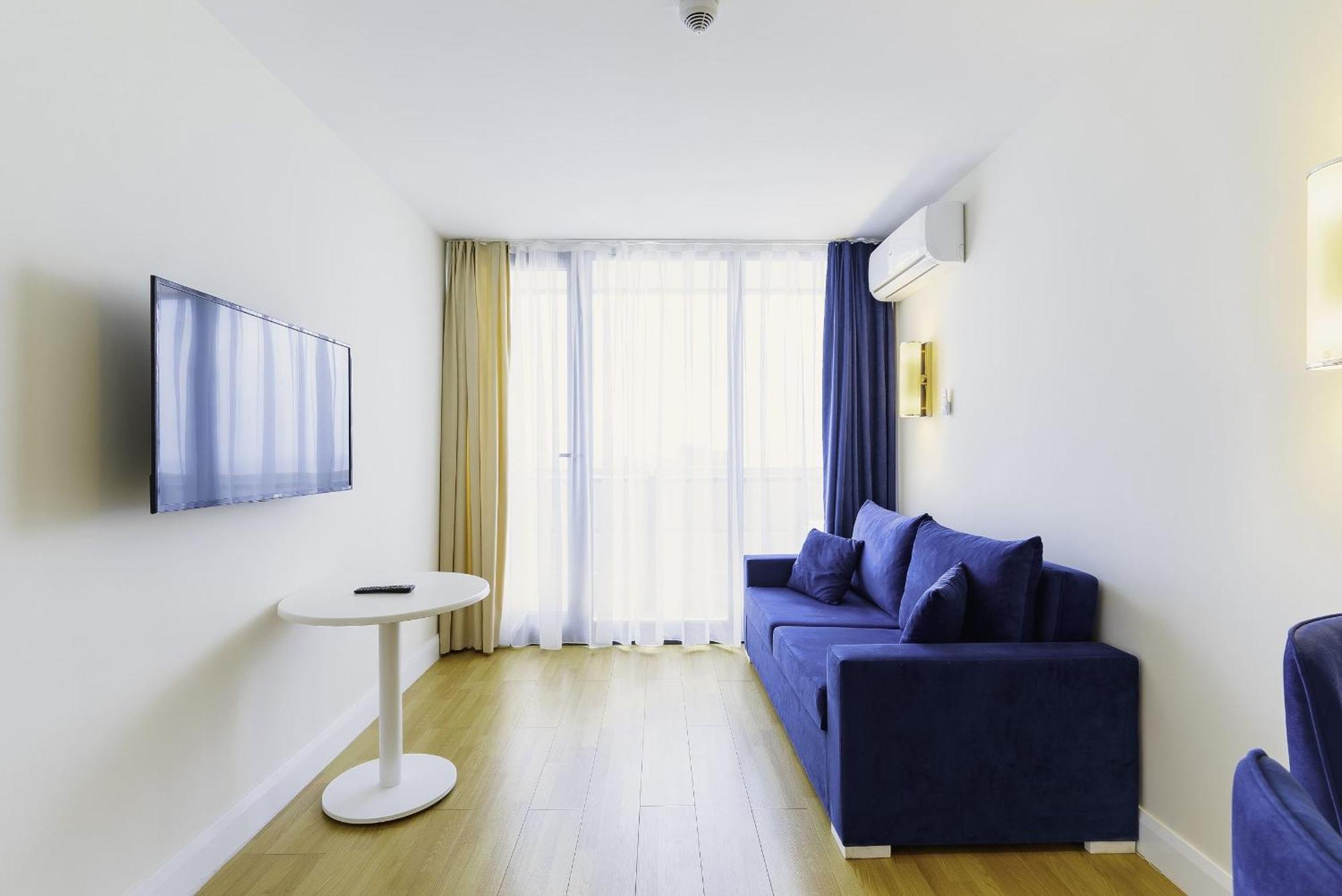 Orbi City Superhost バトゥーミ エクステリア 写真