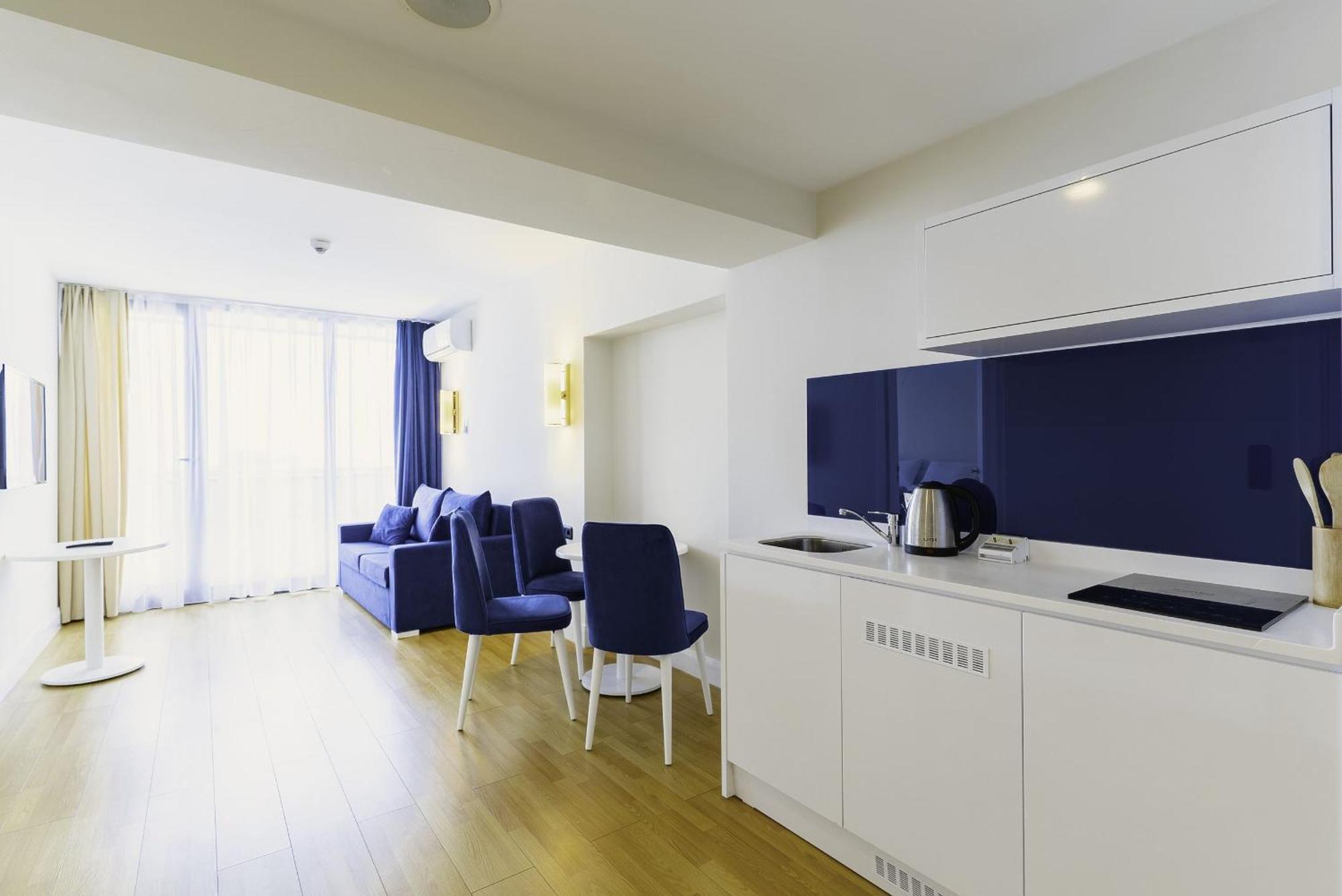 Orbi City Superhost バトゥーミ エクステリア 写真