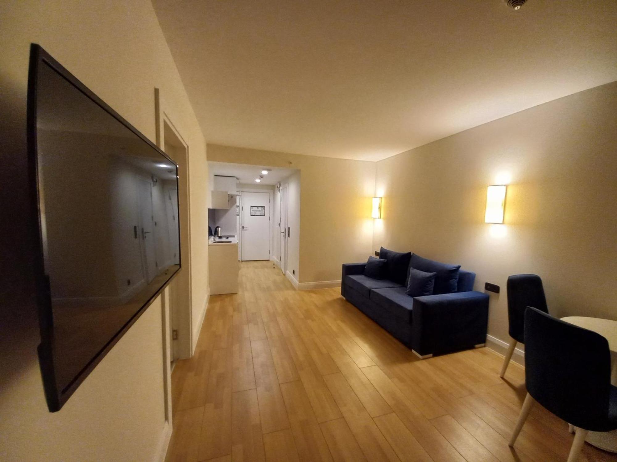 Orbi City Superhost バトゥーミ エクステリア 写真