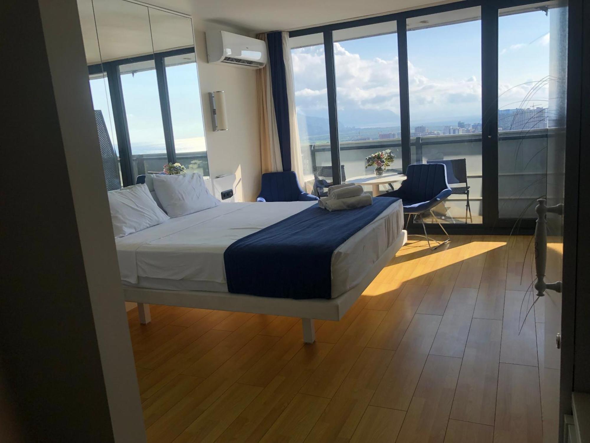 Orbi City Superhost バトゥーミ エクステリア 写真