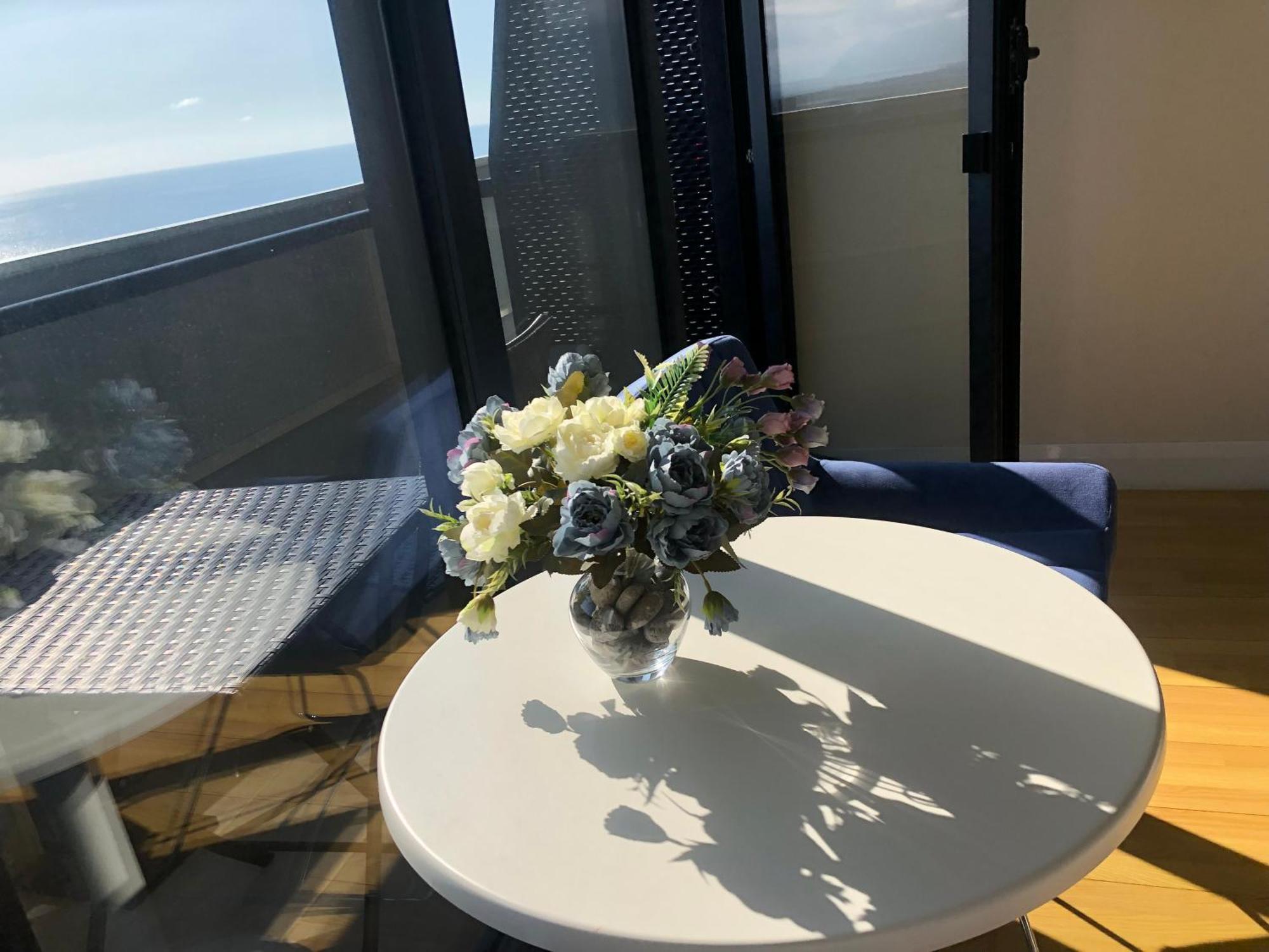 Orbi City Superhost バトゥーミ エクステリア 写真