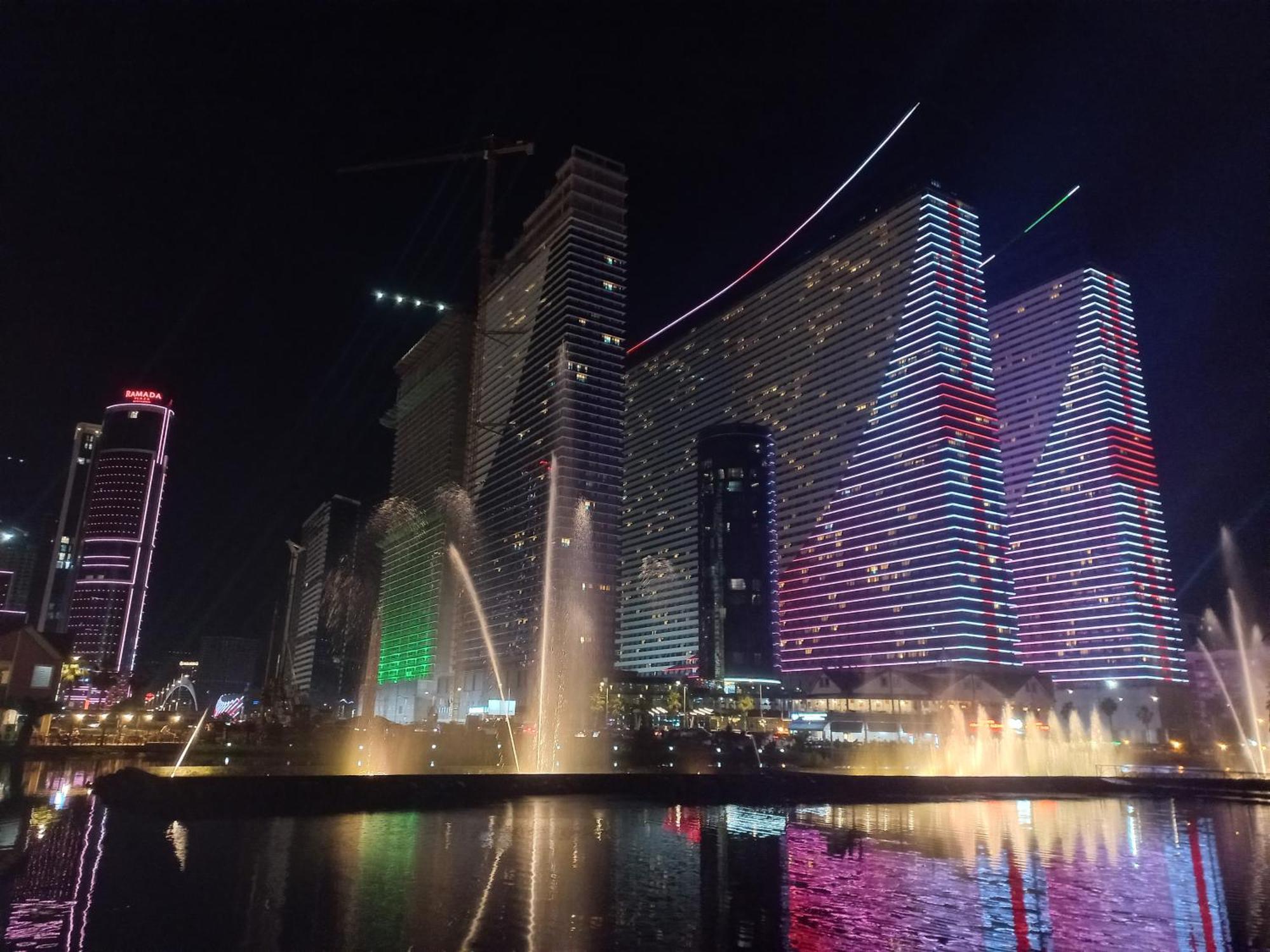 Orbi City Superhost バトゥーミ エクステリア 写真